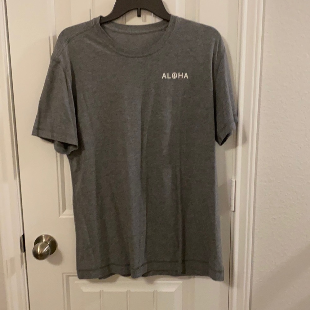 Men’s lululemon athletic gray Aloha shirt.Size L
